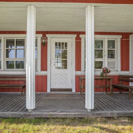 Holiday home Yllaeskarpalo 2 Keskimmaeinen By Interhome Akaslompolo